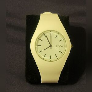 GENEVA WHITE SILICONE BAND WATCH
